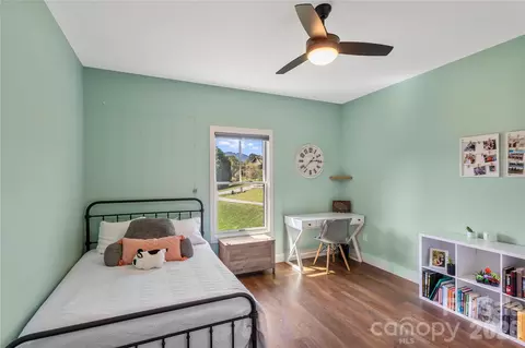 Bedroom - 100 Kinloch Ln, Clyde, NC 28721 photo 4 of 8