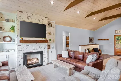 Living - 100 Kinloch Ln, Clyde, NC 28721 photo 2 of 2