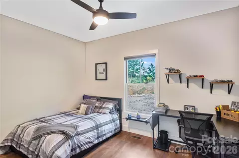 Bedroom - 100 Kinloch Ln, Clyde, NC 28721 photo 6 of 8