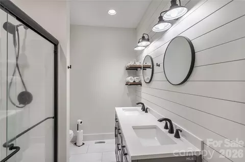 Bath - 100 Kinloch Ln, Clyde, NC 28721 photo 6 of 7