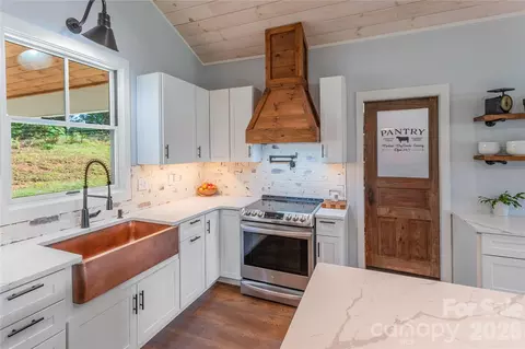 Kitchen - 100 Kinloch Ln, Clyde, NC 28721 photo 3 of 4