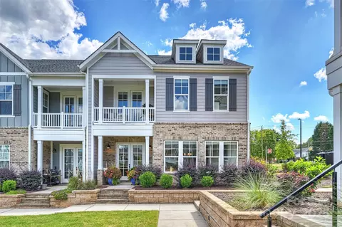 215 Junaluska Dr, Davidson, NC 28036