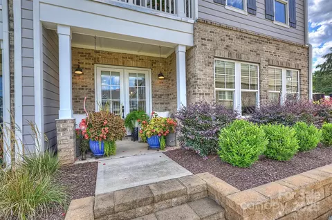 215 Junaluska Dr, Davidson, NC 28036 photo 3