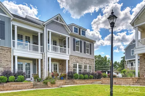 215 Junaluska Dr, Davidson, NC 28036 photo 2