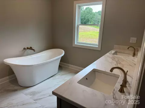 Bath - 4047 Stadler Ne Dr NE, Conover, NC 28613 photo 4 of 4