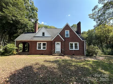 4216 N Center St, Hickory, NC 28601