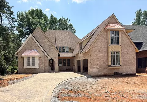 110 Hunter Ln, Charlotte, NC 28211