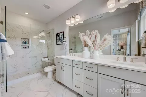 Bath - 411 Jetton St, Davidson, NC 28036 photo 2 of 3