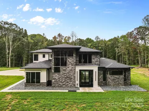 9625 Beatties Ford Rd, Huntersville, NC 28078
