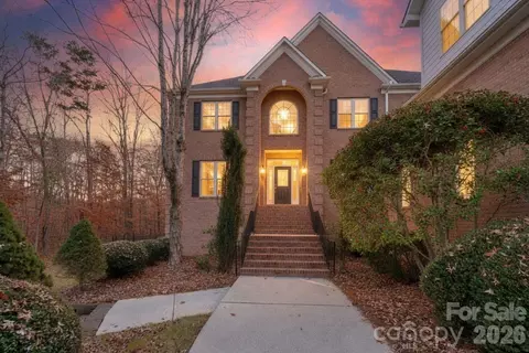 1300 Longleaf Ct, Weddington, NC 28104