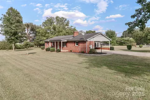 107 Porter Rd, Statesville, NC 28625
