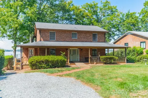 21107 Island Forest Dr, Cornelius, NC 28031