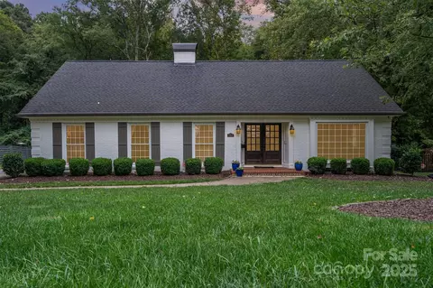 5744 Bellechasse St, Charlotte, NC 28210