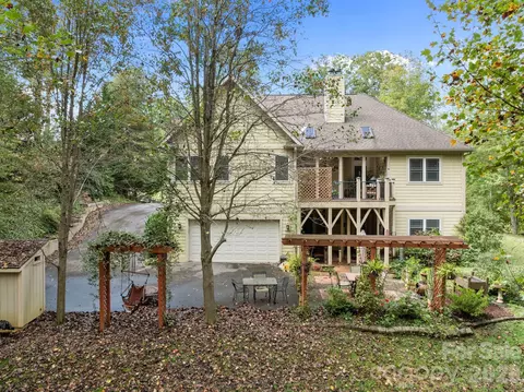 40 Mountain Shadows Dr, Leicester, NC 28748