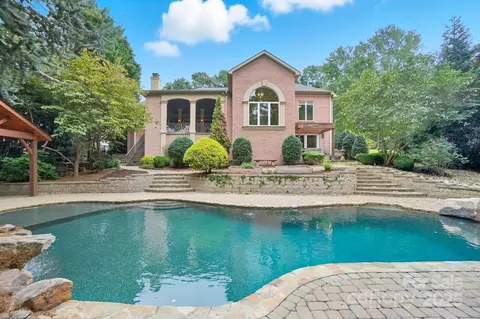 204 Whiterock Dr, Mount Holly, NC 28120