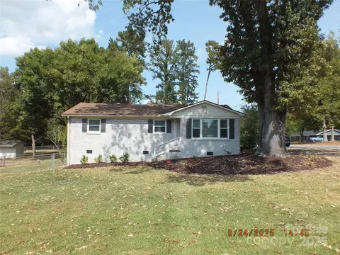 1402 University Dr, Lancaster, SC 29720