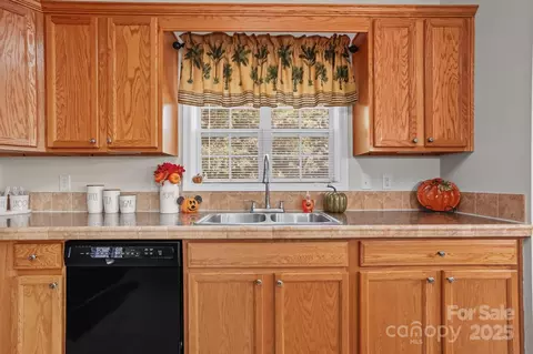 Kitchen - 710 Mcdowell Pl, Stanley, NC 28164 photo 2 of 4