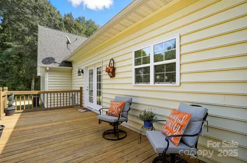 Exterior - 710 Mcdowell Pl, Stanley, NC 28164 photo 6 of 8