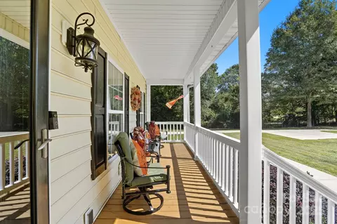 Exterior - 710 Mcdowell Pl, Stanley, NC 28164 photo 2 of 8