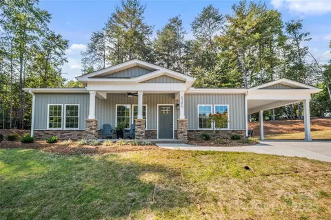 6386 Cathedral Dr, Hickory, NC 28601