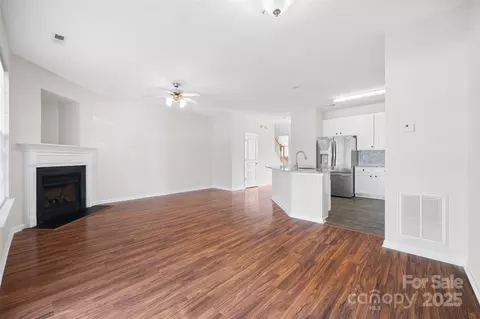 Living - 975 Copperstone Ln, Fort Mill, SC 29708 photo 5 of 5