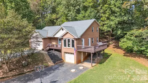 86 Sharon Valley Dr, Hickory, NC 28601