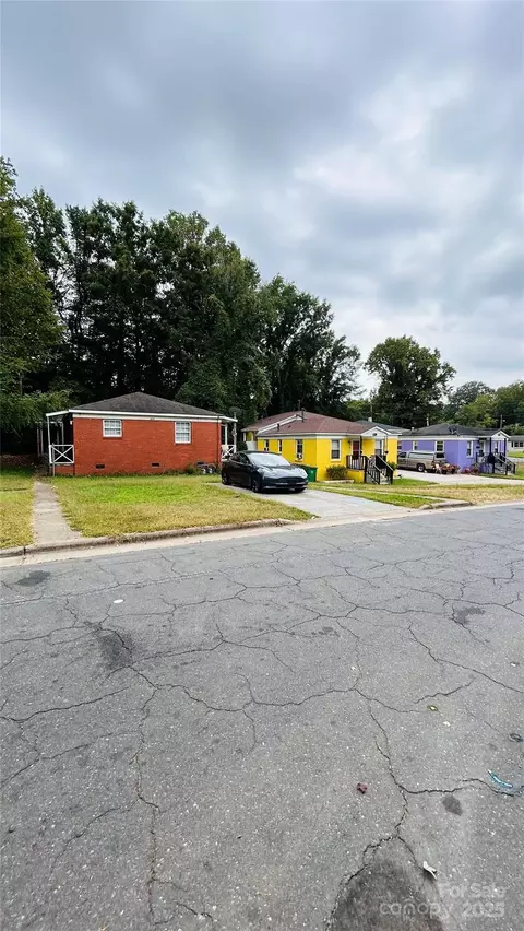 929 Mcarthur Ave, Charlotte, NC 28206