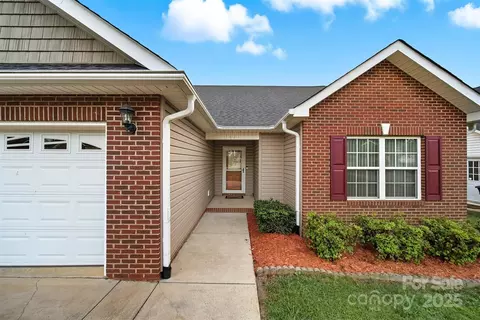 1611 Mayfair Dr, Conover, NC 28613 photo 3