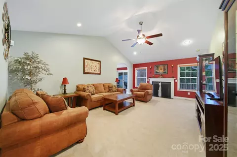 1611 Mayfair Dr, Conover, NC 28613 photo 4