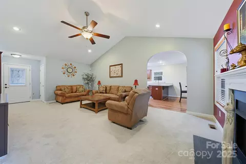 1611 Mayfair Dr, Conover, NC 28613 photo 5