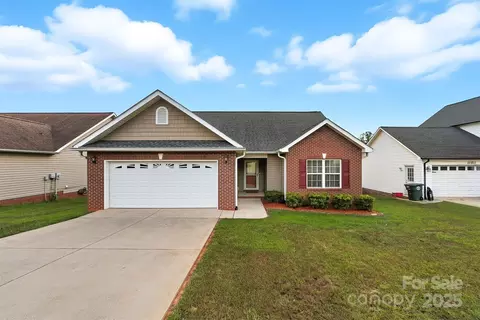 1611 Mayfair Dr, Conover, NC 28613