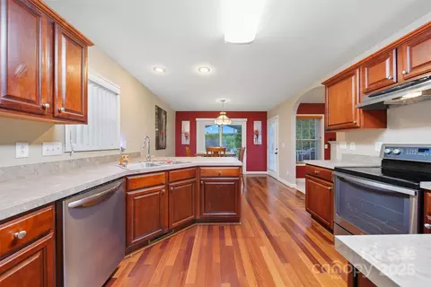 1611 Mayfair Dr, Conover, NC 28613 photo 14