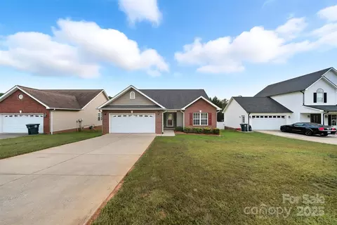 1611 Mayfair Dr, Conover, NC 28613 photo 2