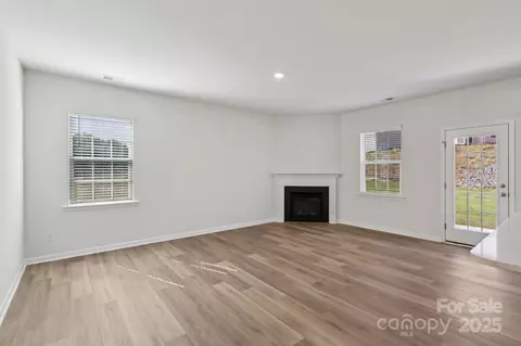 3919 Caroline Nw Ct NW, Conover, NC 28613 photo 4
