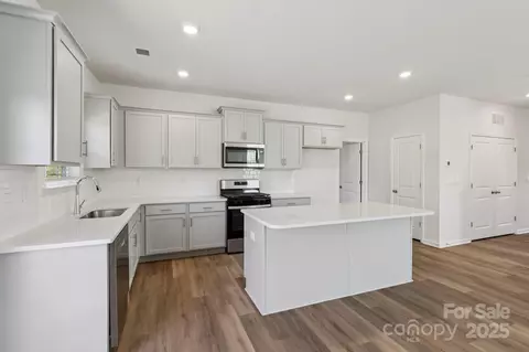 3919 Caroline Nw Ct NW, Conover, NC 28613 photo 8