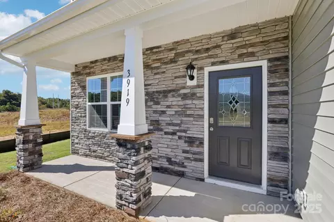 3919 Caroline Nw Ct NW, Conover, NC 28613 photo 2