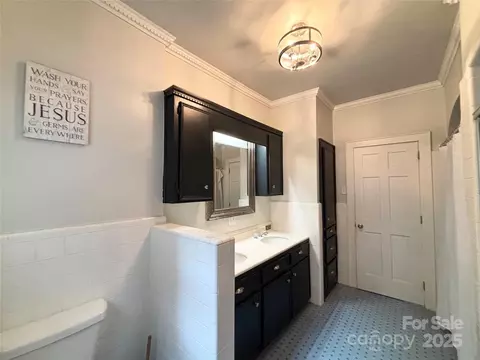 Bath - 1202 E Franklin St, Monroe, NC 28112 photo 2 of 8