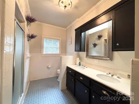 Bath - 1202 E Franklin St, Monroe, NC 28112 photo 1 of 8
