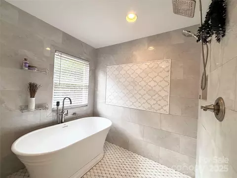 Bath - 1202 E Franklin St, Monroe, NC 28112 photo 4 of 8