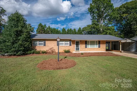 3508 Merry Oaks Ln, Dallas, NC 28034