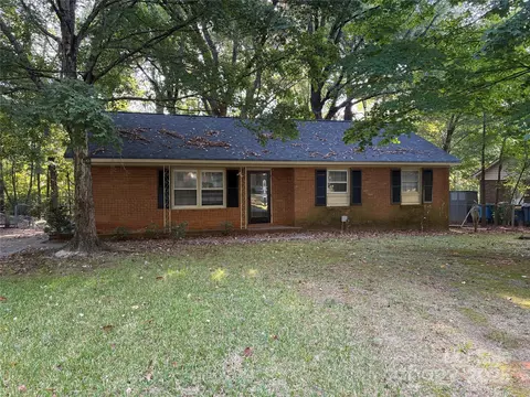 10201 Starwood Dr, Charlotte, NC 28215