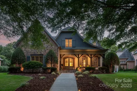 7911 Pemswood St, Charlotte, NC 28277