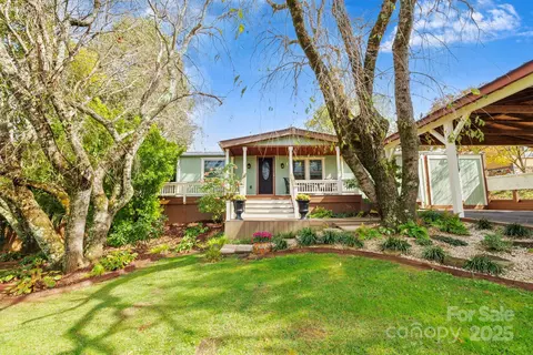 12 Timbers Edge Ln, Fairview, NC 28730