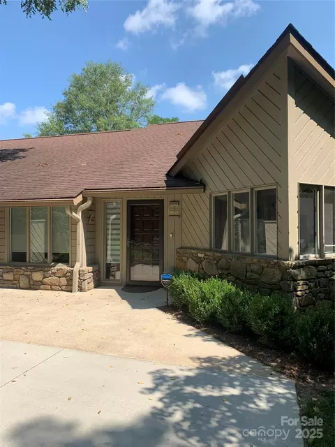 1502 Timber Dr, Asheville, NC 28804