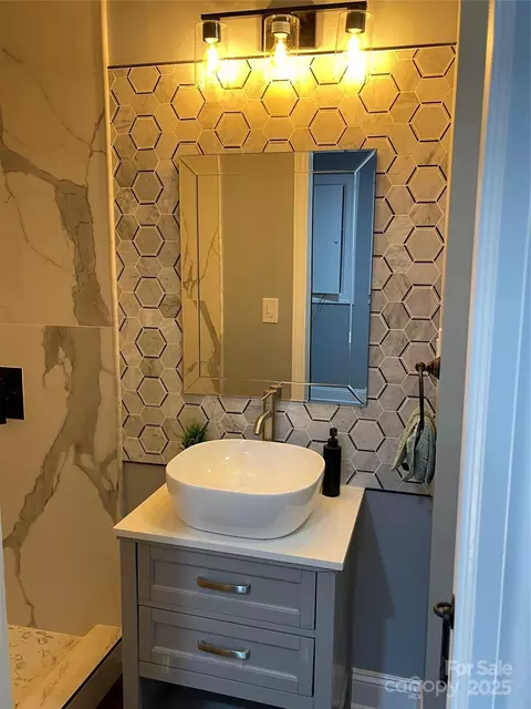 Bath - 910 S Spencer Ave, Spencer, NC 28159 photo 1 of 3