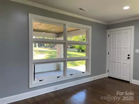 Living - 910 S Spencer Ave, Spencer, NC 28159 photo 2 of 3