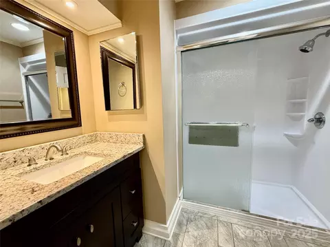 Bath - 77 Chestnut 103 St #103, Tryon, NC 28782 photo 2 of 2