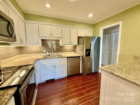 Kitchen - 77 Chestnut 103 St #103, Tryon, NC 28782 photo 2 of 2