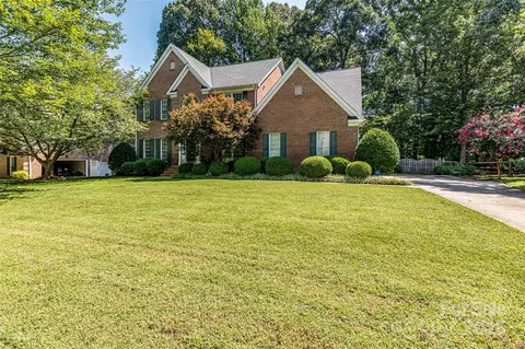 7111 Weddington Brook Dr, Matthews, NC 28104