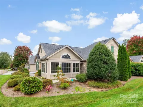 265 Summerfield Pl, Flat Rock, NC 28731